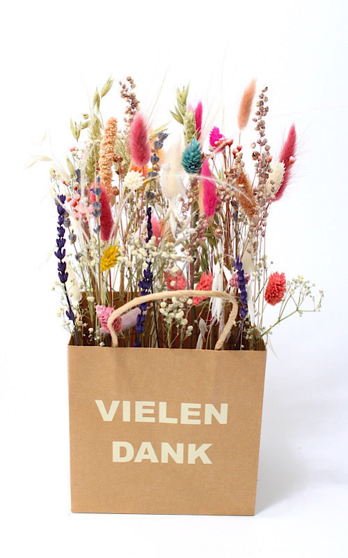 Geschenk-Tüte mit Trockenblumen