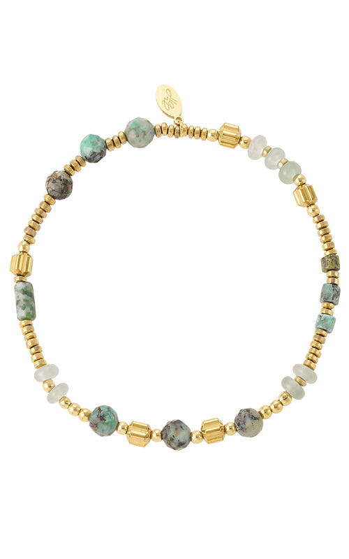 Armband aus Perlen und Steinen grün und gold